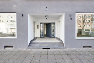 Hauseingang-Front - **2-Zimmerwohnung mit Einbauküche** Erstbezug nach hochwertiger Sanierung