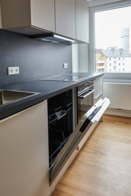 Küche mit Einbaugeräten - **2-Zimmerwohnung mit Einbauküche** Erstbezug nach hochwertiger Sanierung