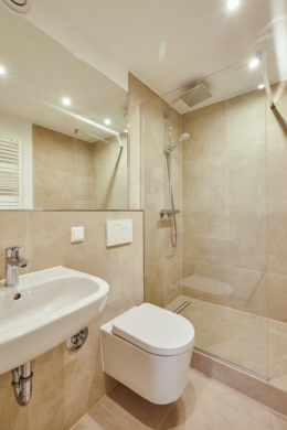 Badezimmer - **2-Zimmerwohnung mit Einbauküche** Erstbezug nach hochwertiger Sanierung