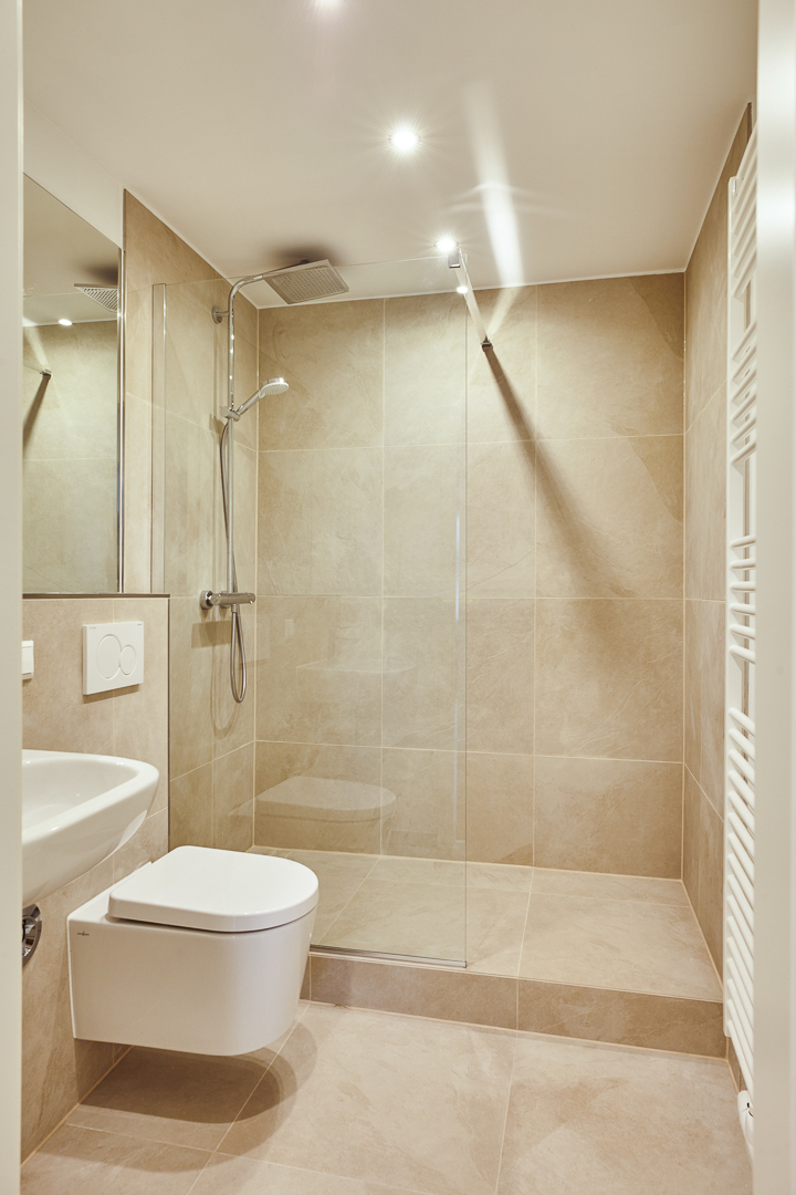 Badezimmer_2 - **2-Zimmerwohnung mit Einbauküche** Erstbezug nach hochwertiger Sanierung