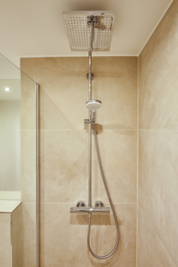 Badezimmer-Rainshower - **2-Zimmerwohnung mit Einbauküche** Erstbezug nach hochwertiger Sanierung