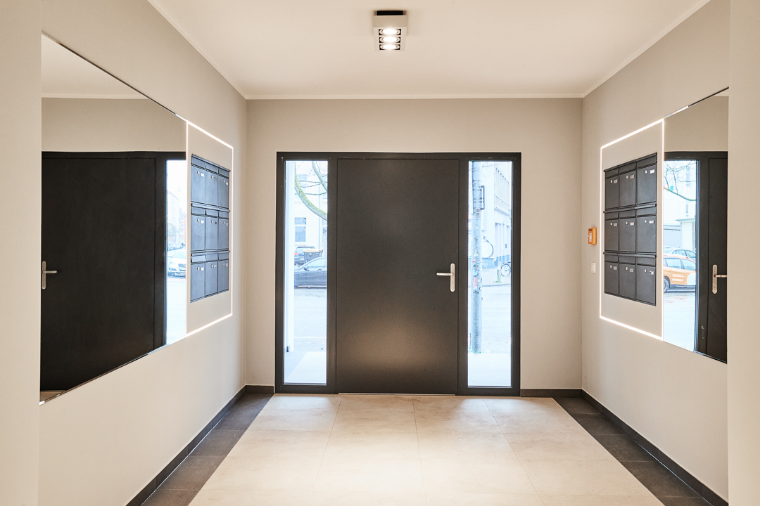Hauseingang - **2-Zimmerwohnung mit Einbauküche** Erstbezug nach hochwertiger Sanierung