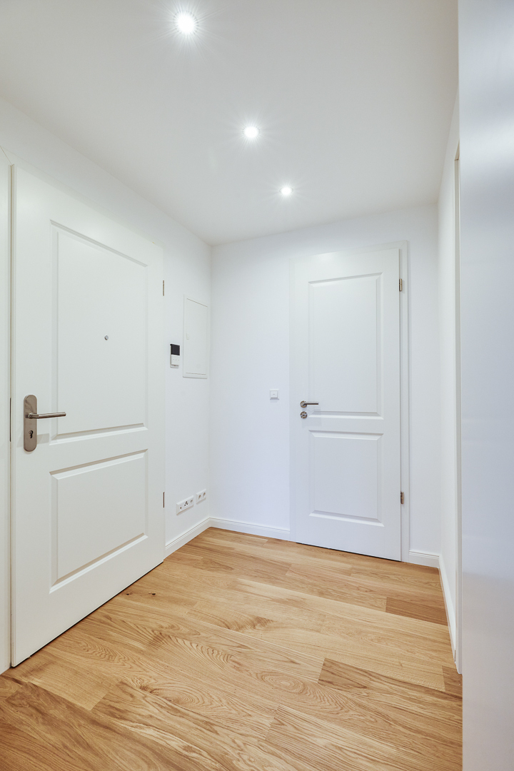 Flur - **2-Zimmerwohnung mit Einbauküche** Erstbezug nach hochwertiger Sanierung