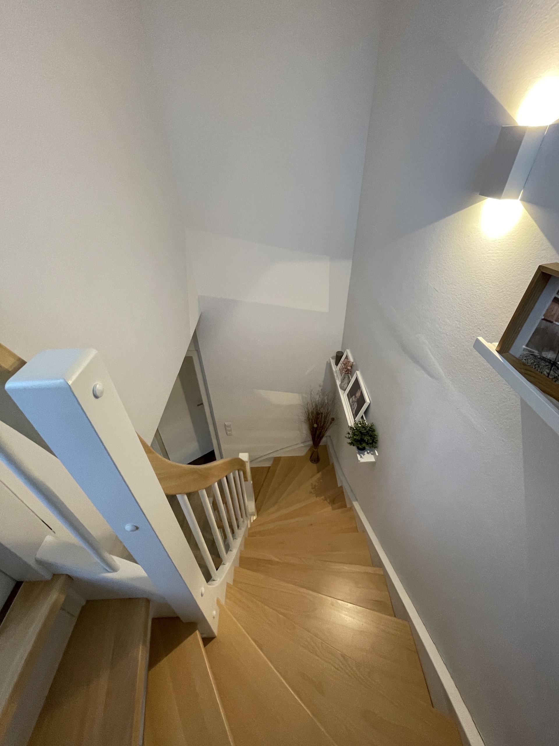 Treppe - *VERKAUFT*5-Zimmer Doppelhaushälfte mit 2-PKW Stellplätzen und idyllischem Garten