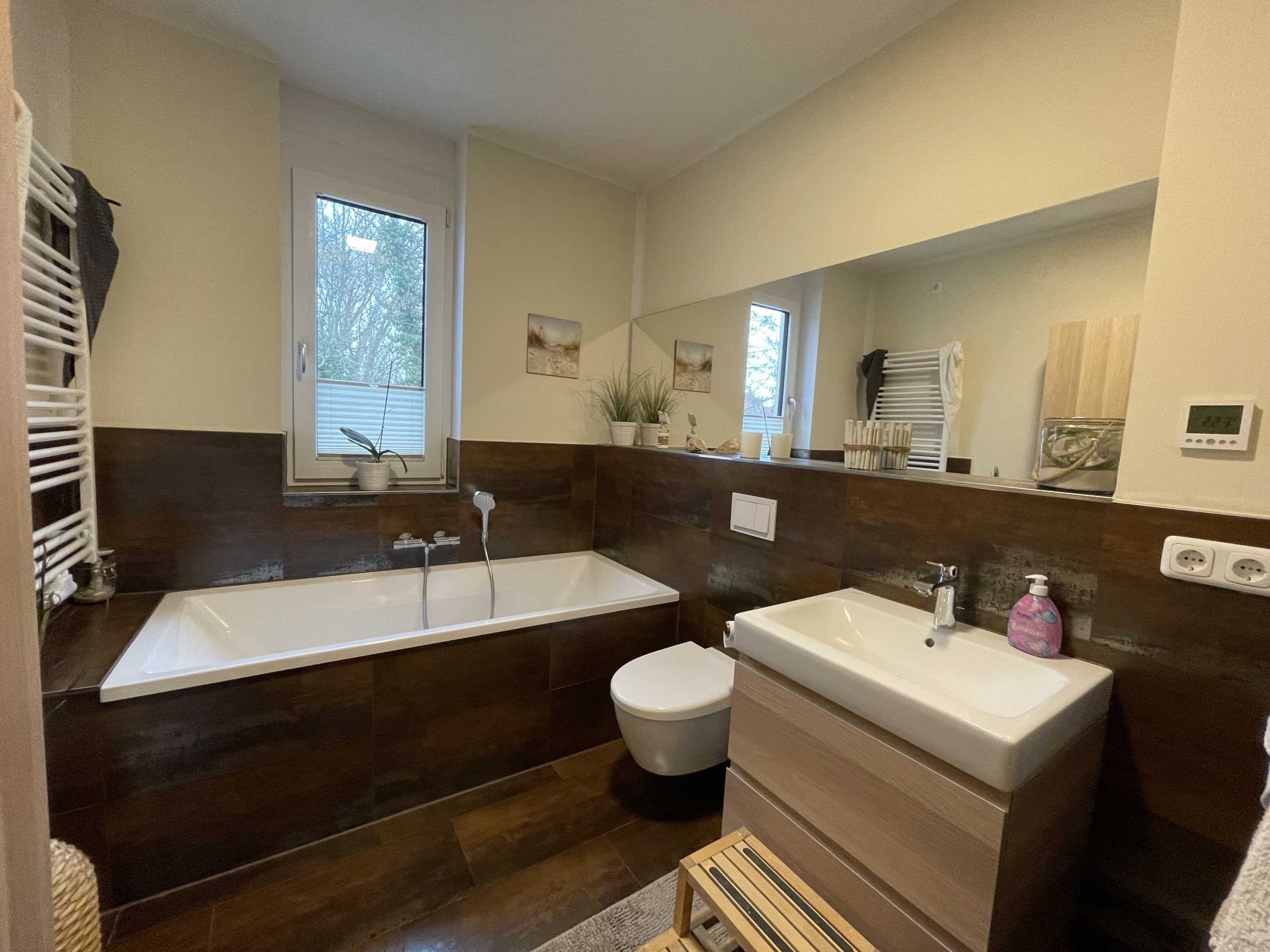 Badezimmer - *VERKAUFT*5-Zimmer Doppelhaushälfte mit 2-PKW Stellplätzen und idyllischem Garten