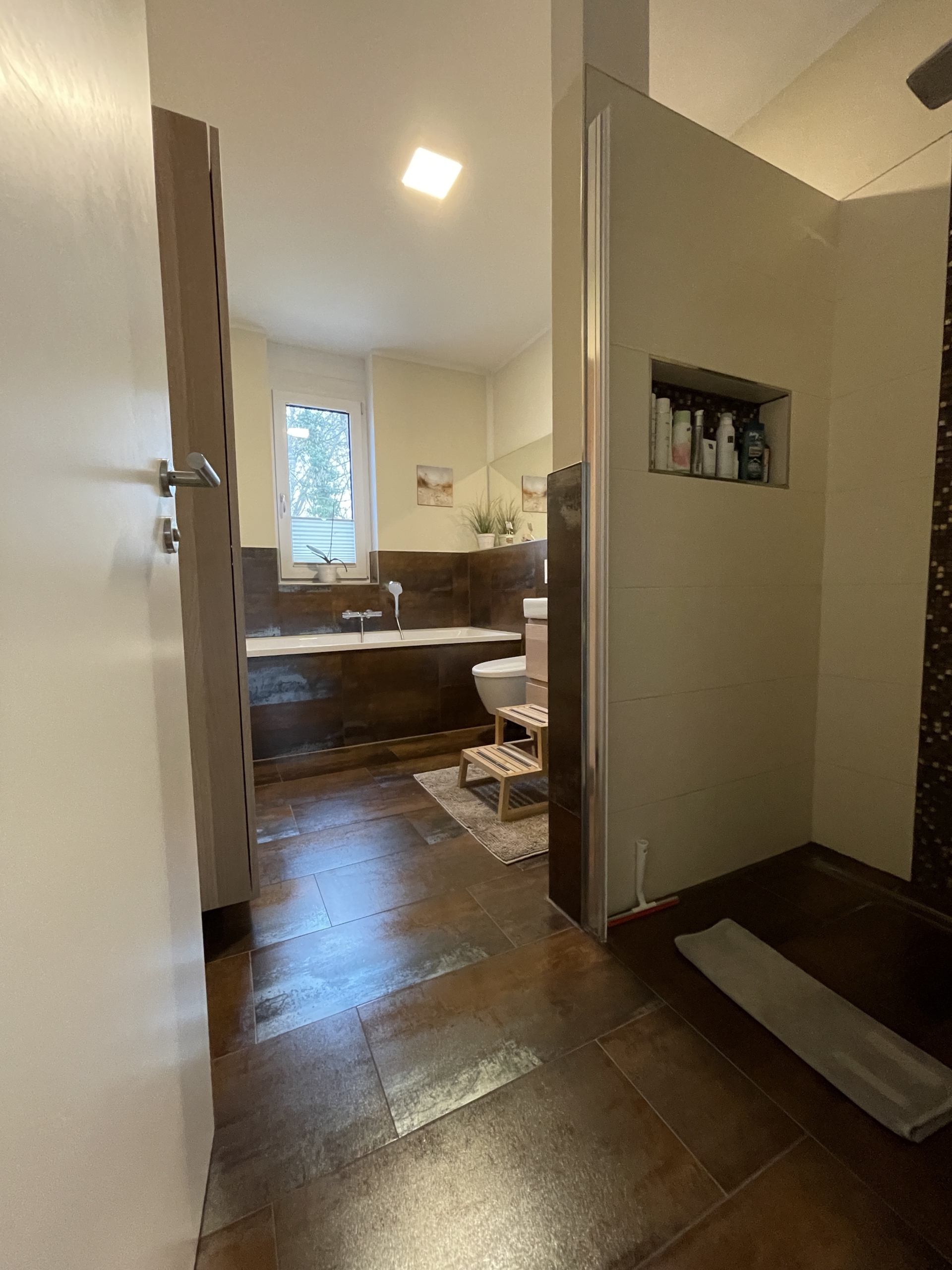 Badezimmer - *VERKAUFT*5-Zimmer Doppelhaushälfte mit 2-PKW Stellplätzen und idyllischem Garten