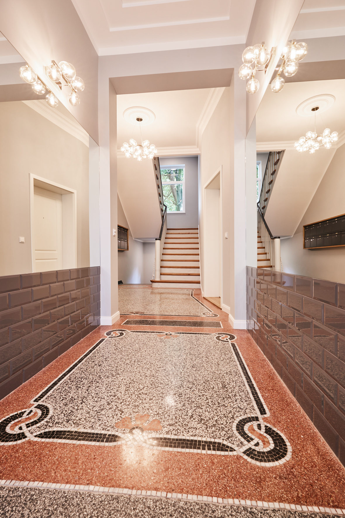 Treppenhaus Eingangsbereich - **verkauft**Erstbezug nach Sanierung – 3 Zimmer mit Einbauküche, Balkon und höchster Ausstattung