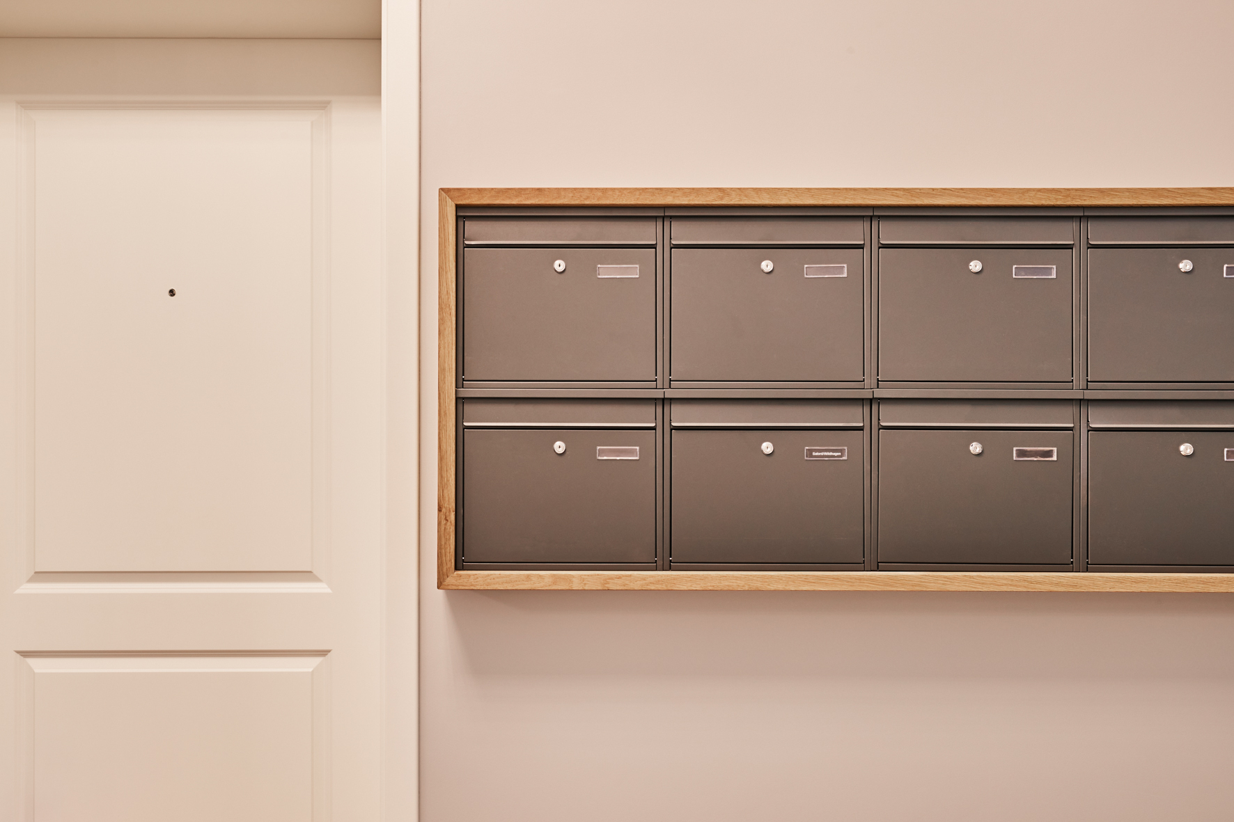 Treppenhaus Briefkasten - **verkauft**Erstbezug nach Sanierung – 3 Zimmer mit Einbauküche, Balkon und höchster Ausstattung