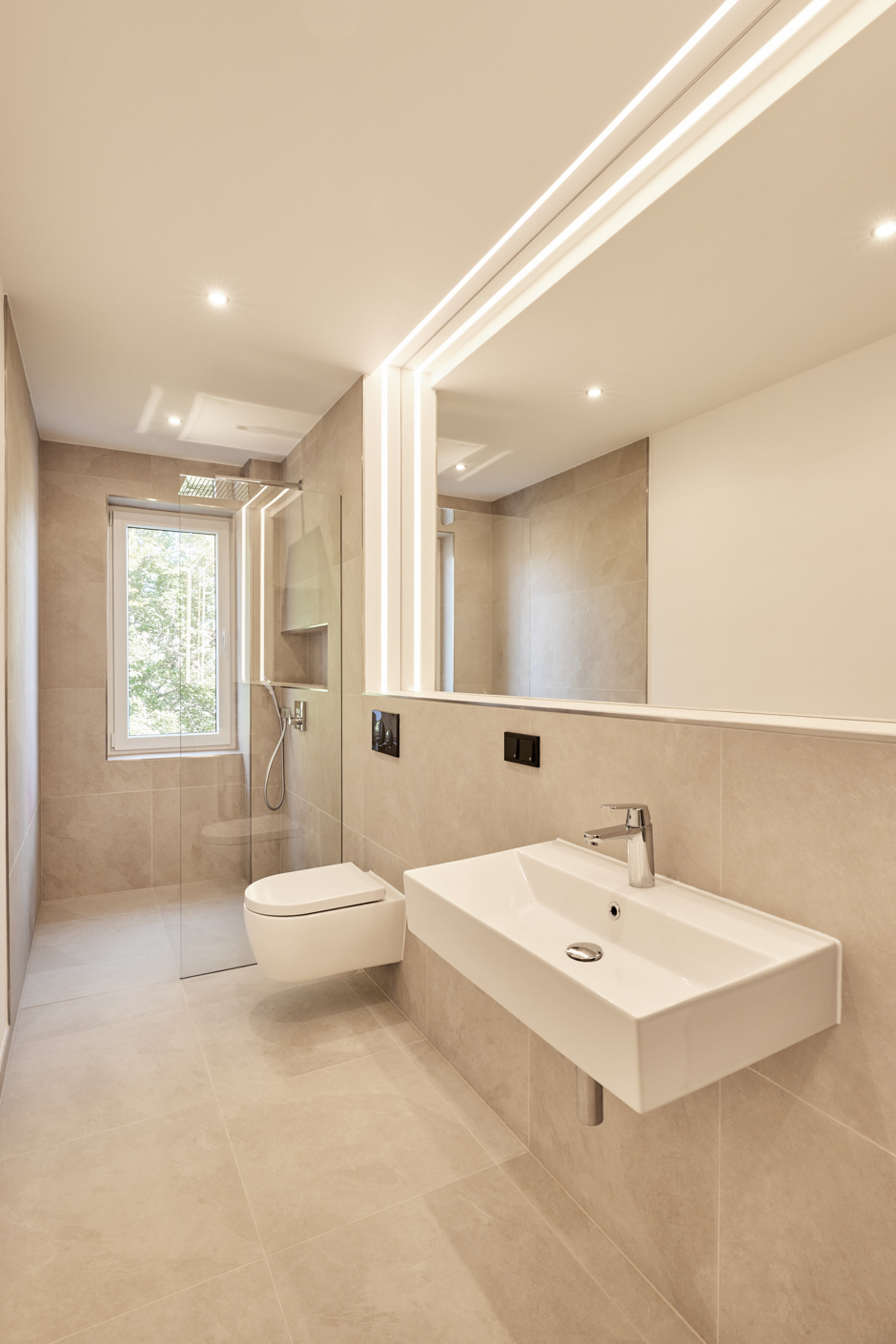 Badezimmer - **verkauft**Erstbezug nach Sanierung – 3 Zimmer mit Einbauküche, Balkon und höchster Ausstattung