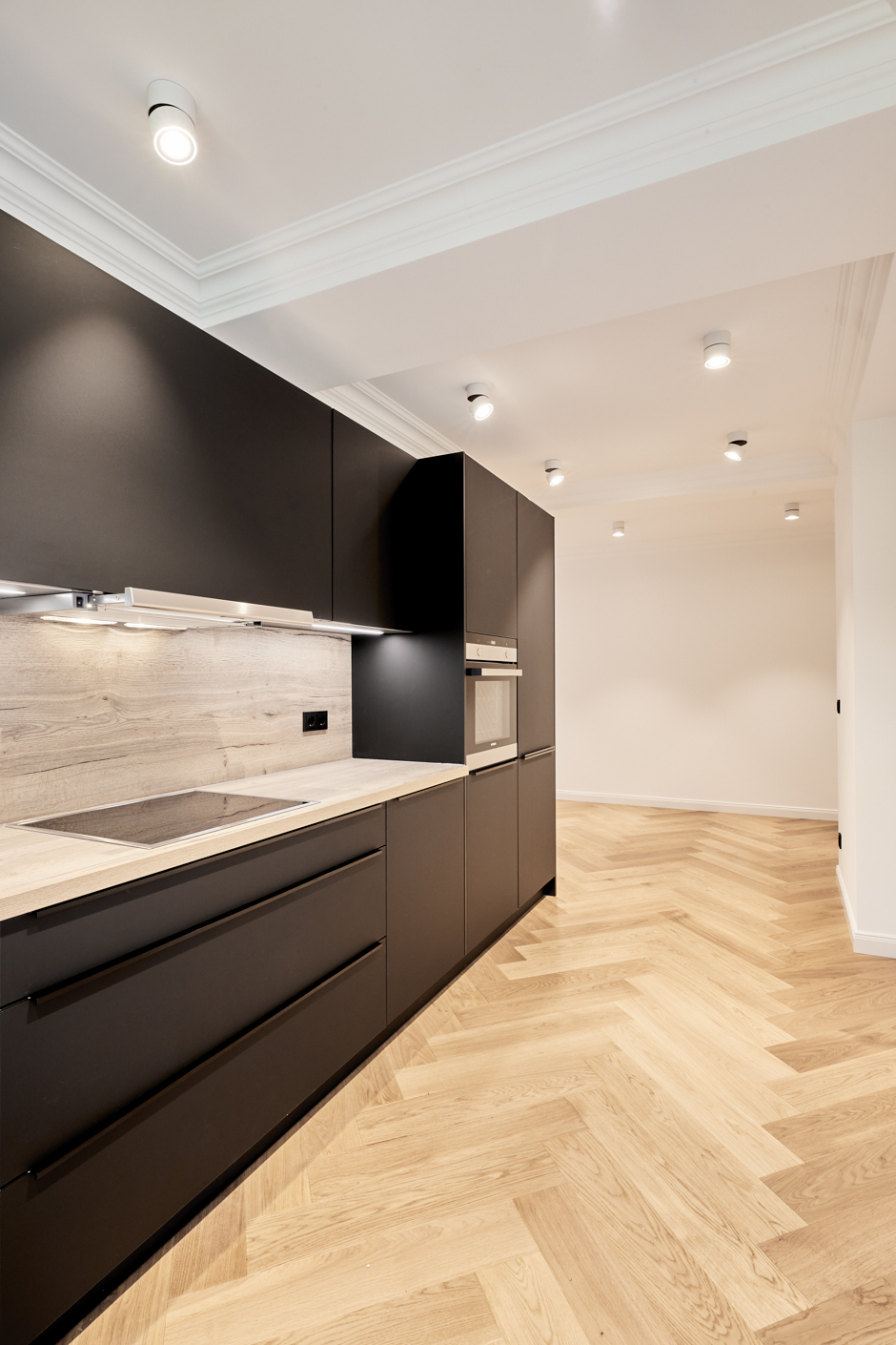 Einbauküche - **verkauft**Erstbezug nach Sanierung – 3 Zimmer mit Einbauküche, Balkon und höchster Ausstattung