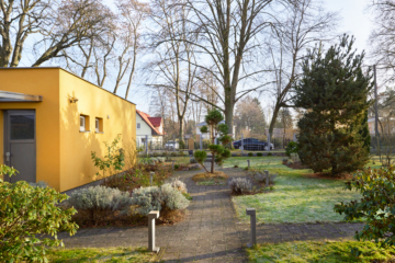 Blick zum Eingang - *Reserviert* Architektur trifft auf höchsten Komfort mit Saunahaus und Whirlpool