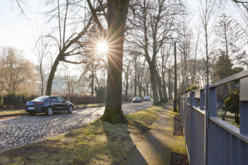 Straßenansicht - *Reserviert* Architektur trifft auf höchsten Komfort mit Saunahaus und Whirlpool