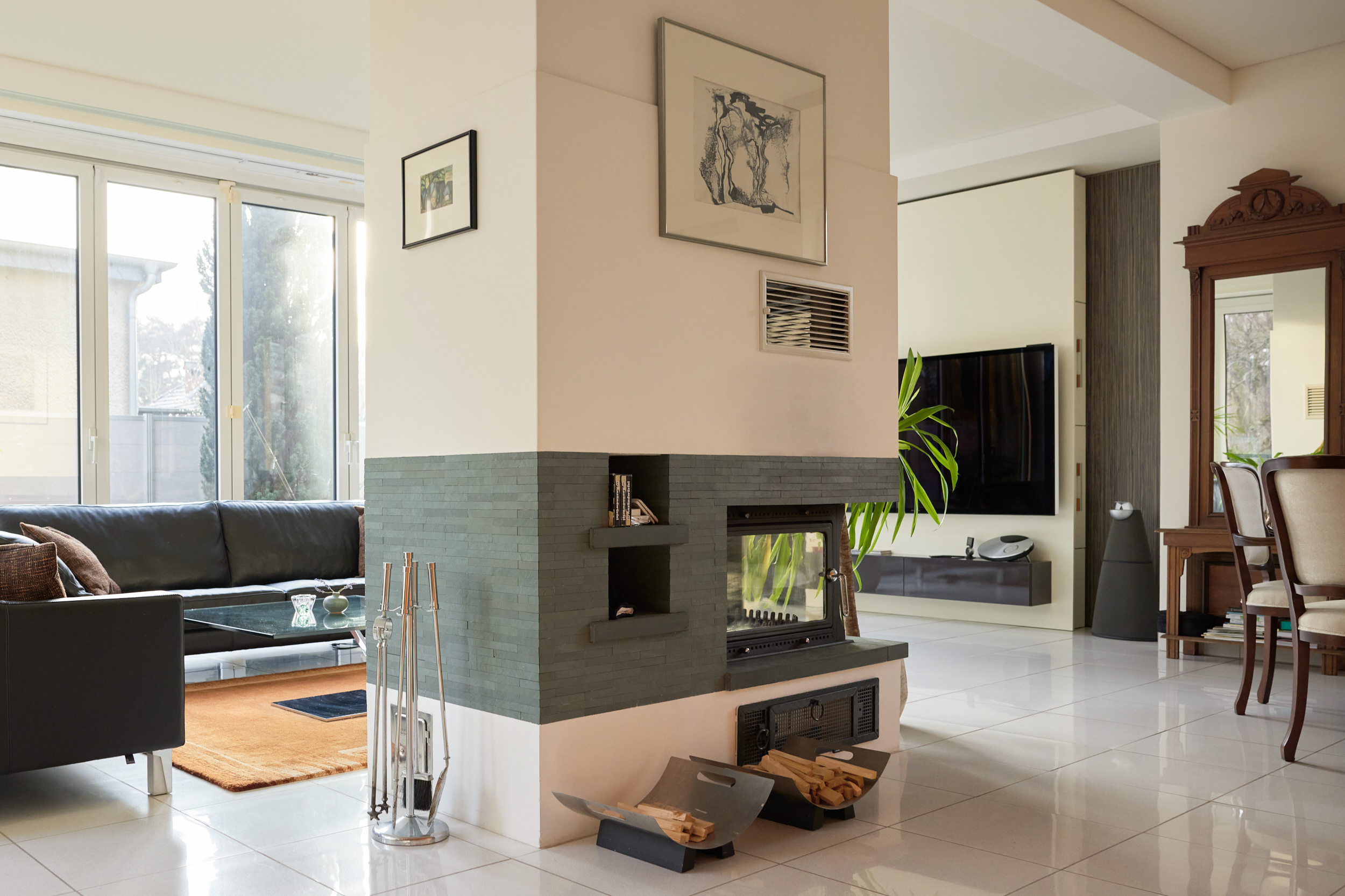 Echtholzkamin - *Reserviert* Architektur trifft auf höchsten Komfort mit Saunahaus und Whirlpool