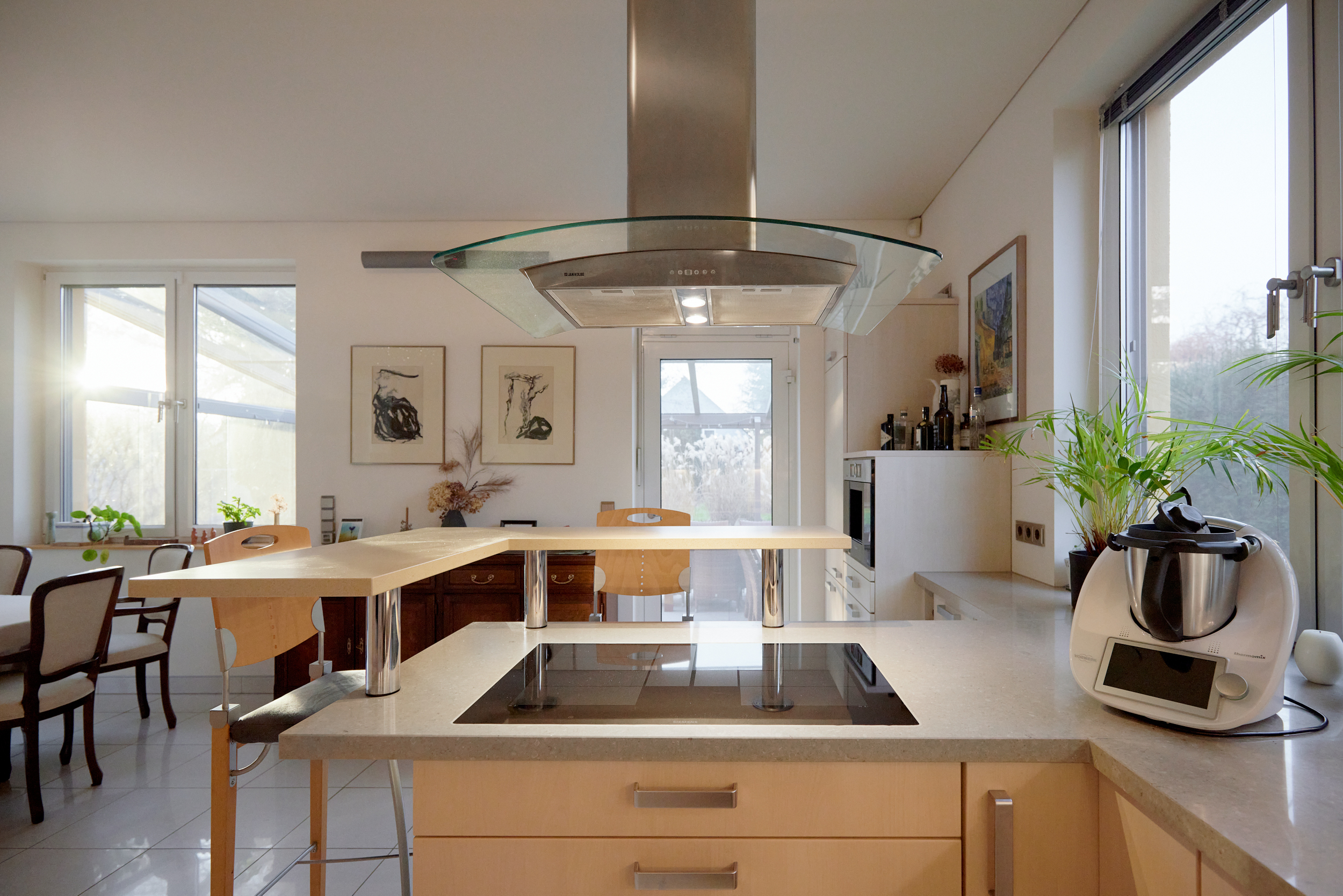 Einbauküche_1 - *Reserviert* Architektur trifft auf höchsten Komfort mit Saunahaus und Whirlpool