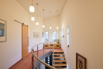 Flurbereich Obergeschoss - *Reserviert* Architektur trifft auf höchsten Komfort mit Saunahaus und Whirlpool