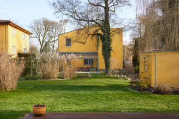 Der Garten - *Reserviert* Architektur trifft auf höchsten Komfort mit Saunahaus und Whirlpool