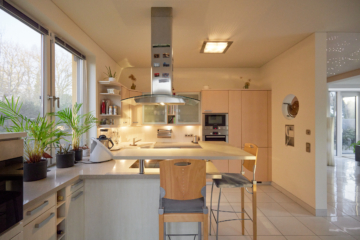 Einbauküche - *Reserviert* Architektur trifft auf höchsten Komfort mit Saunahaus und Whirlpool