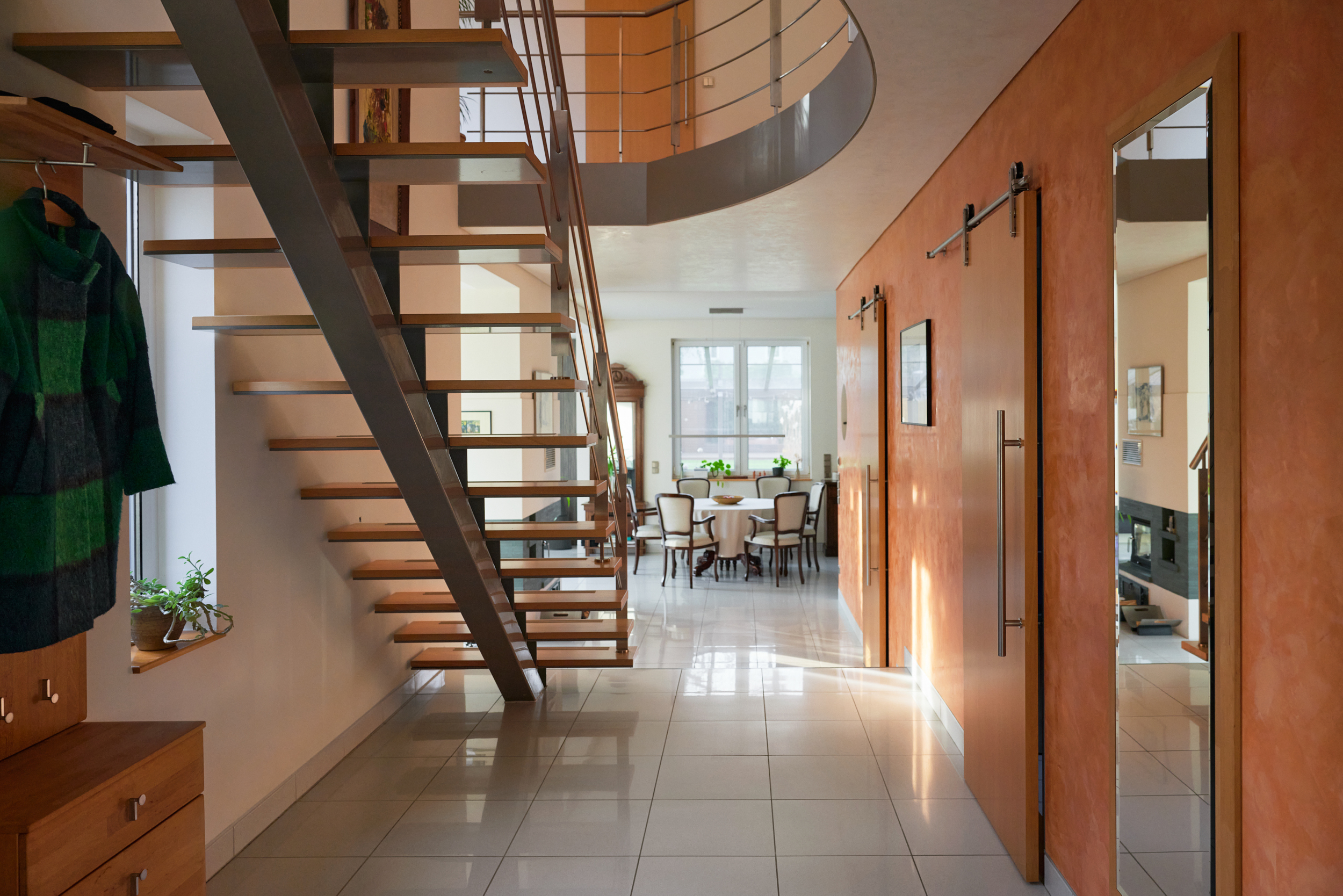 Flur im Erdgeschoss - *Reserviert* Architektur trifft auf höchsten Komfort mit Saunahaus und Whirlpool