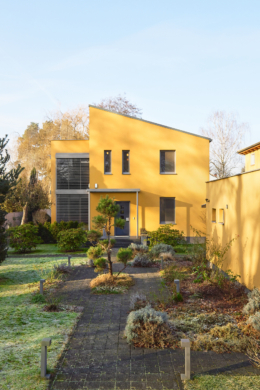 Vorgarten zum Haus - *Reserviert* Architektur trifft auf höchsten Komfort mit Saunahaus und Whirlpool