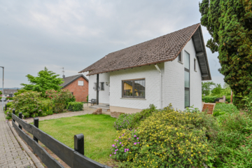 Seitliche Ansicht - *Reserviert* Haus mit traumhaftem Grundstück und vielseitigen Nutzungsmöglichkeiten