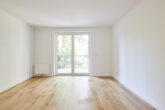 Erstklassige 2-Zimmerwohnung mit Balkon und Einbauküche in Bestlage Hannover - KFW Neubaustandard - Wohnzimmer
