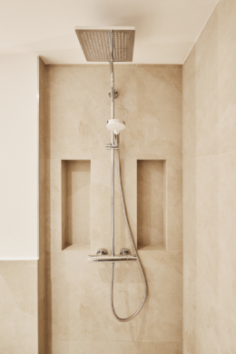 Badezimmer_Rainshower - **Verkauft** 2-Zimmerwohnung mit Balkon und Einbauküche in Bestlage Hannover – KFW Neubaustandard