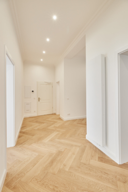 Flur-Blick zur Tür - **Verkauft**Traumhafte 3-Zimmer Altbauwohnung mit zwei Balkonen und Gartenanteil in der List