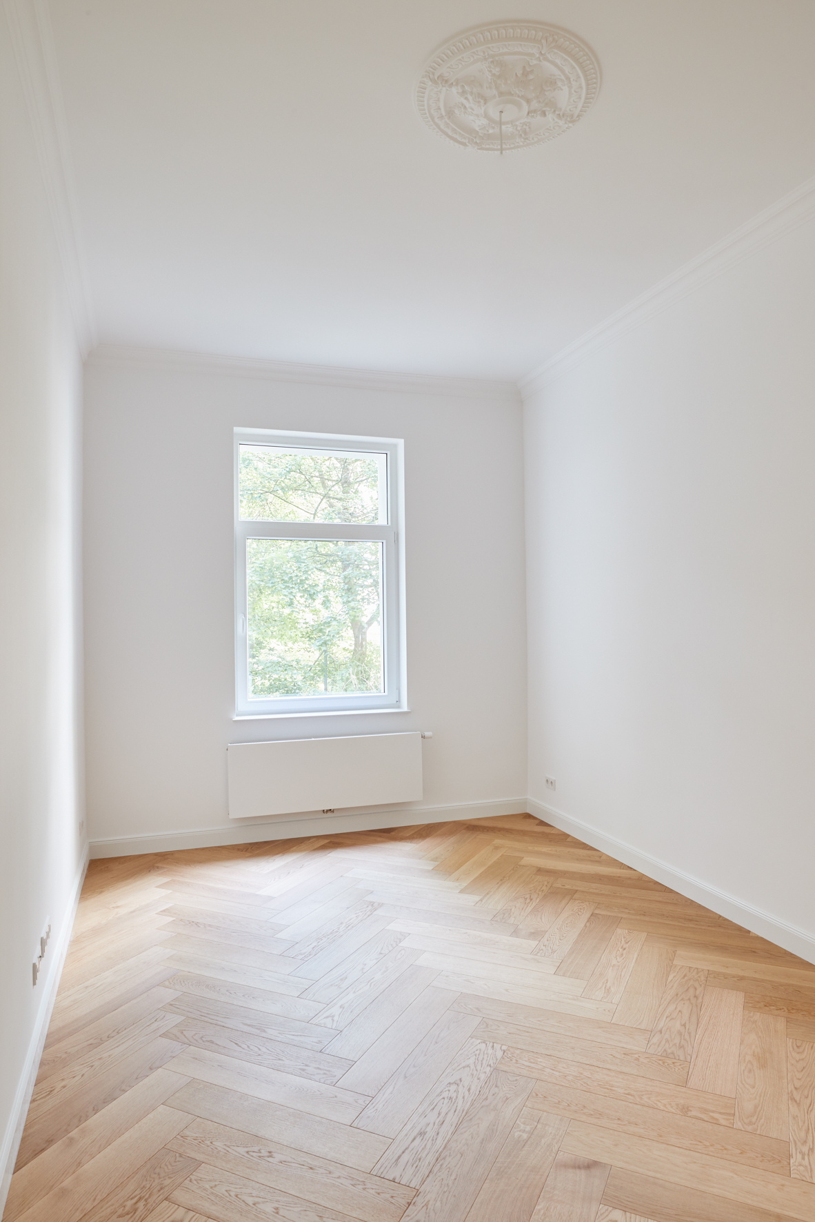 Kinderzimmer:Schlafzimmer - **Verkauft**Traumhafte 3-Zimmer Altbauwohnung mit zwei Balkonen und Gartenanteil in der List