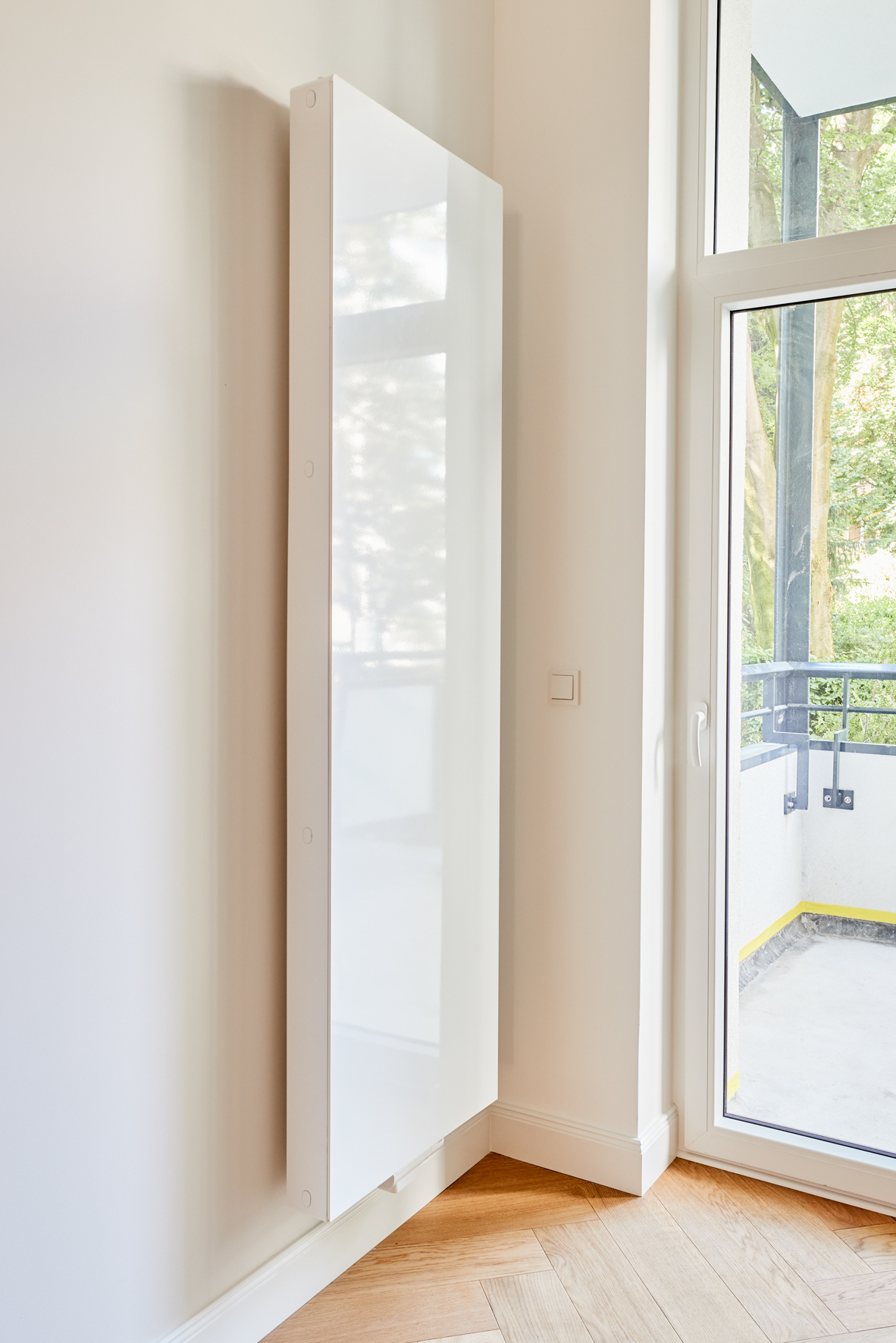 Detail-Heizkörper - **Verkauft**Traumhafte 3-Zimmer Altbauwohnung mit zwei Balkonen und Gartenanteil in der List