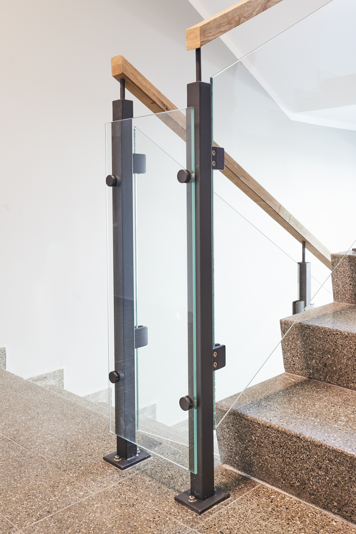 Treppenhaus - Besondere Ausstattung – Dachgeschosswohnung mit Fußbodenheizung und hohen Decken zum Erstbezug