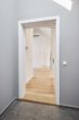 Besondere Ausstattung - Dachgeschosswohnung mit Fußbodenheizung und hohen Decken zum Erstbezug - 02_zweiter Zugang zur Wohnung