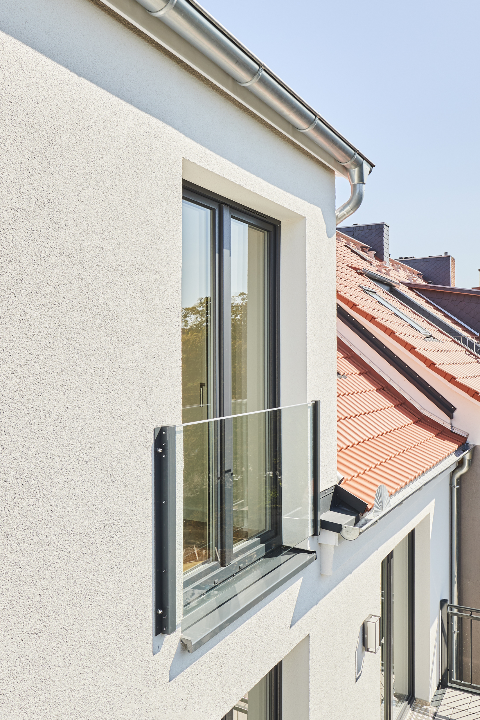 Aussenansicht - Besondere Ausstattung – Dachgeschosswohnung mit Fußbodenheizung und hohen Decken zum Erstbezug