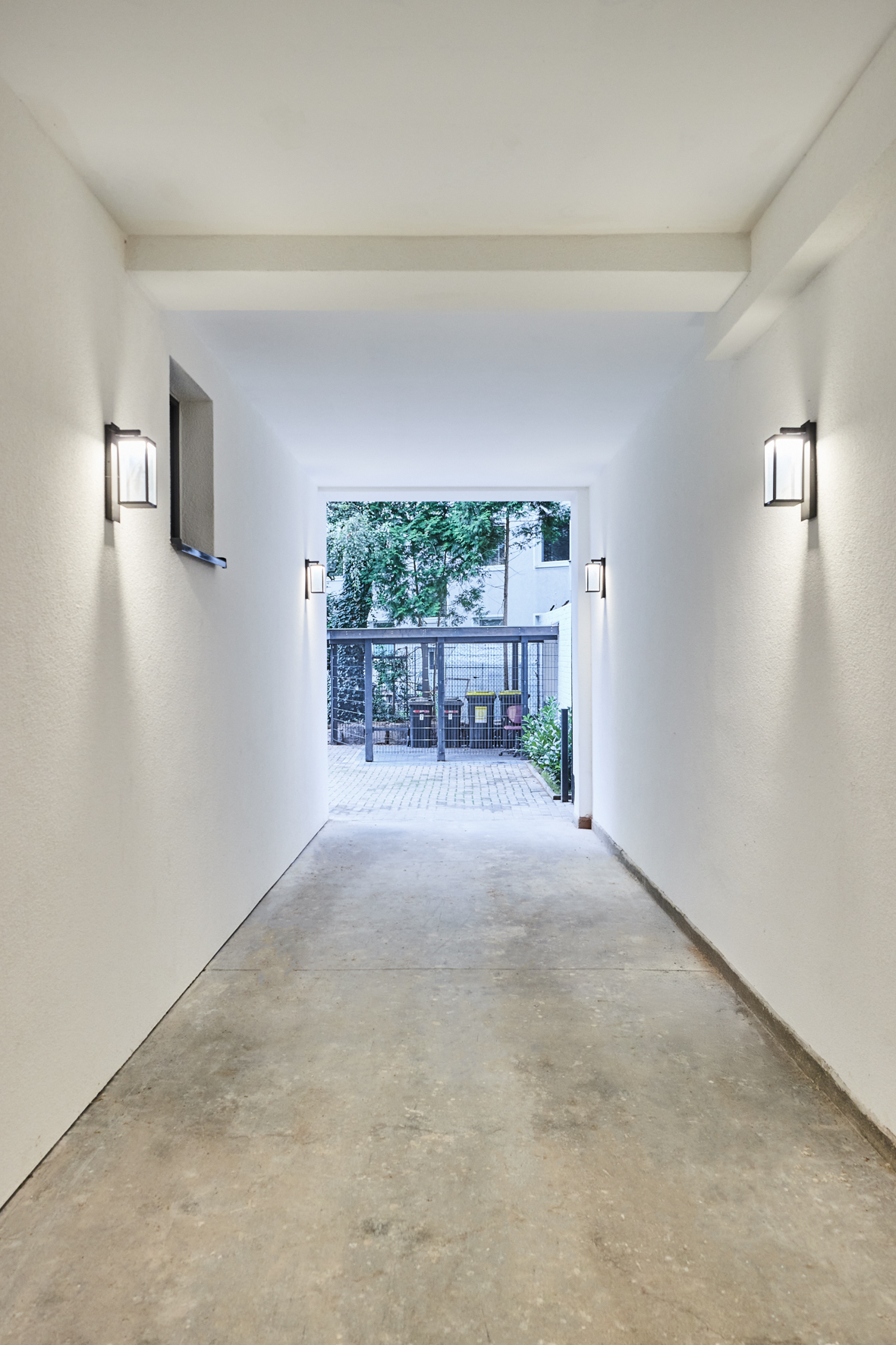 Zufahrt - Besondere Ausstattung – Dachgeschosswohnung mit Fußbodenheizung und hohen Decken zum Erstbezug