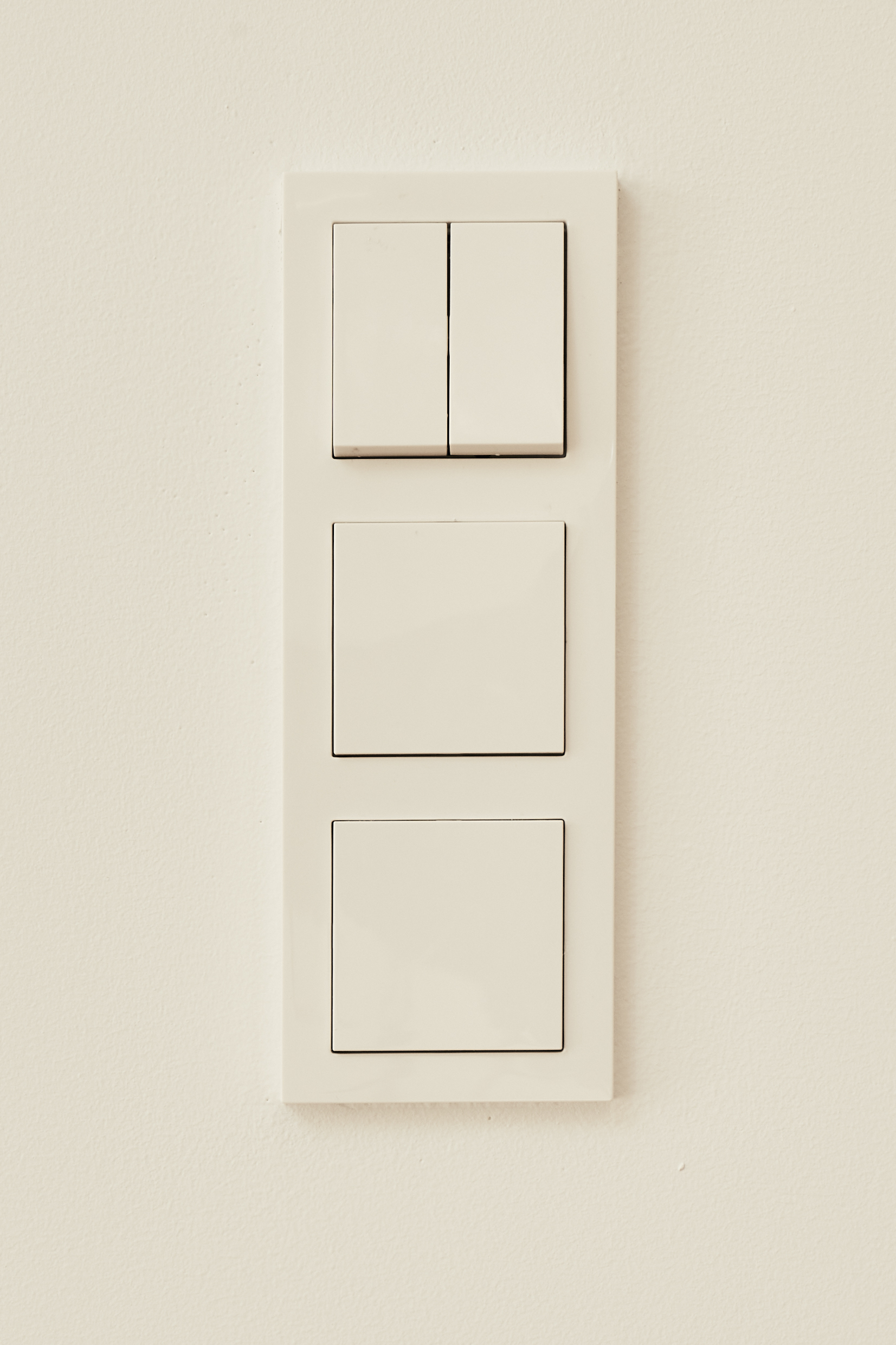 Details_ - Besondere Ausstattung – Dachgeschosswohnung mit Fußbodenheizung und hohen Decken zum Erstbezug