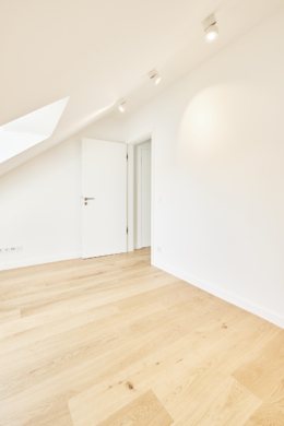 Kinderzimmer_Arbeitszimmer_ - Besondere Ausstattung – Dachgeschosswohnung mit Fußbodenheizung und hohen Decken zum Erstbezug