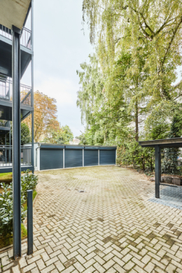 Garagen - Besondere Ausstattung – Dachgeschosswohnung mit Fußbodenheizung und hohen Decken zum Erstbezug