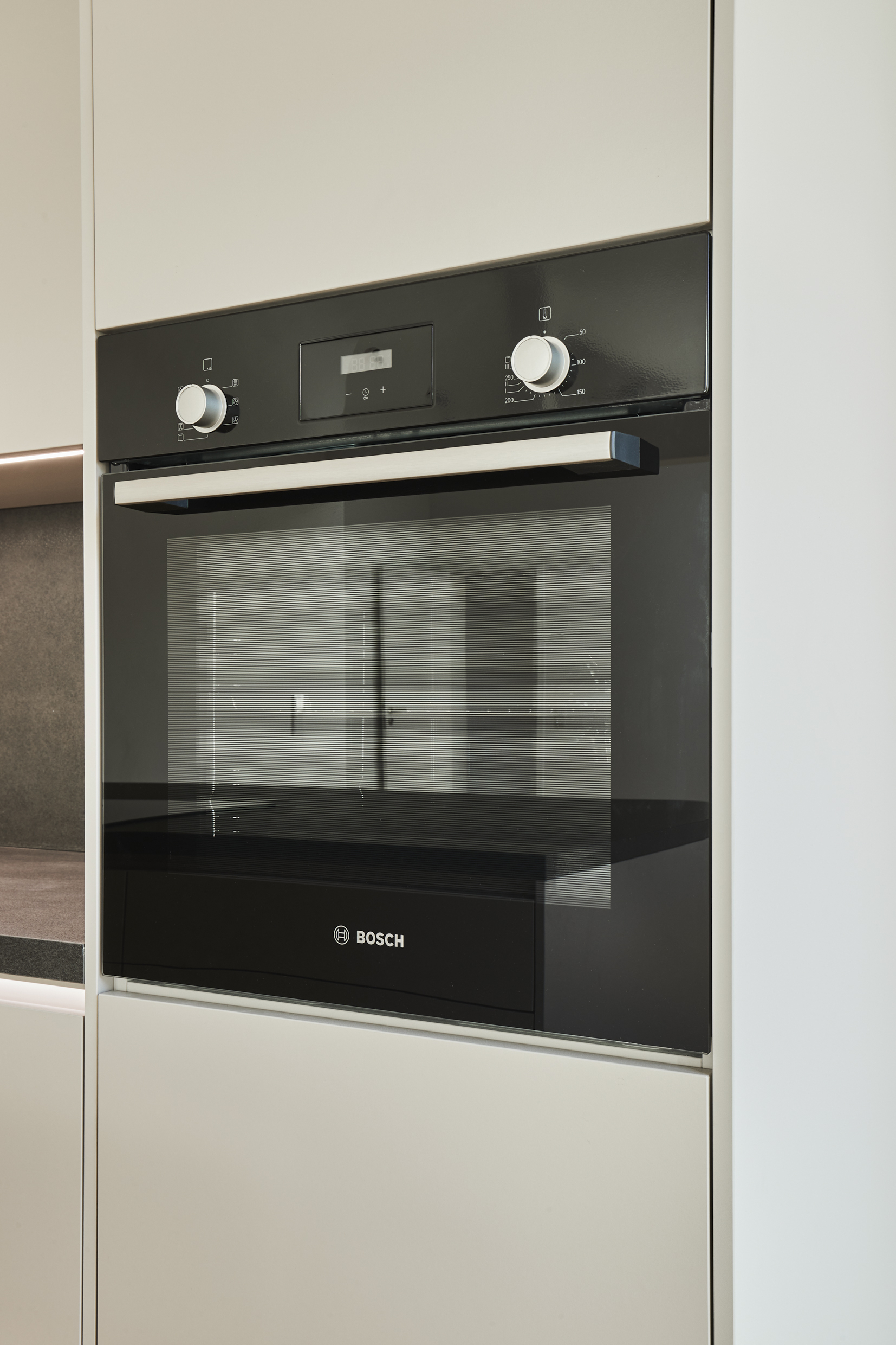 Detail-Küche - Besondere Ausstattung – Dachgeschosswohnung mit Fußbodenheizung und hohen Decken zum Erstbezug