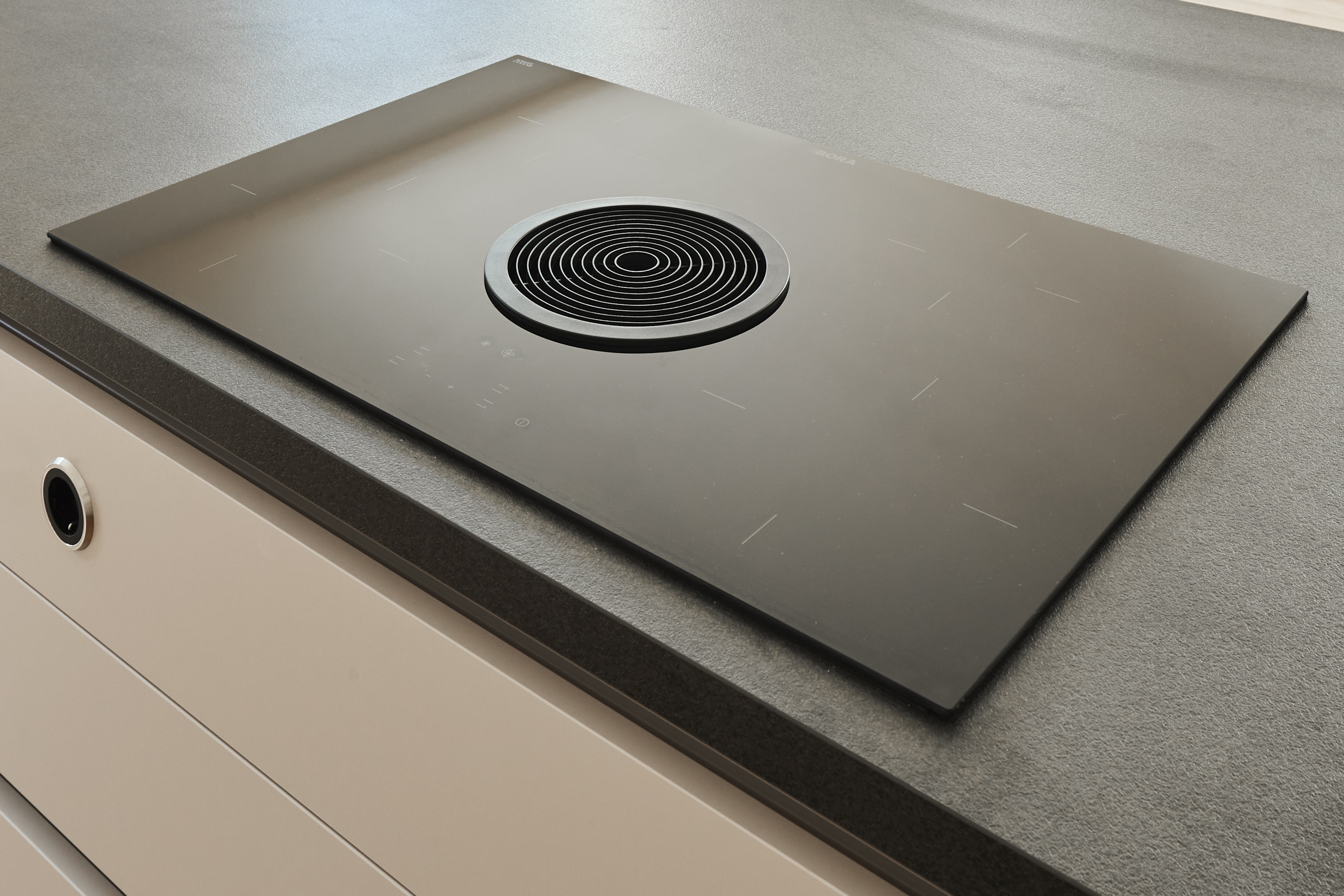 Detail_Küche - Besondere Ausstattung – Dachgeschosswohnung mit Fußbodenheizung und hohen Decken zum Erstbezug