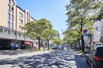 Umgebung_Straße2 - Besondere Ausstattung – Dachgeschosswohnung mit Fußbodenheizung und hohen Decken zum Erstbezug