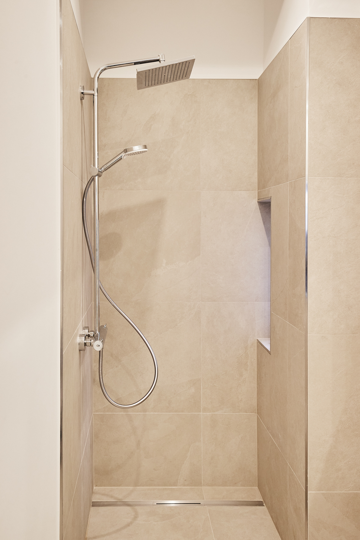 schöne Regendusche - Herrliche 3 Zimmerwohnung mit Einbauküche – Hannover Linden