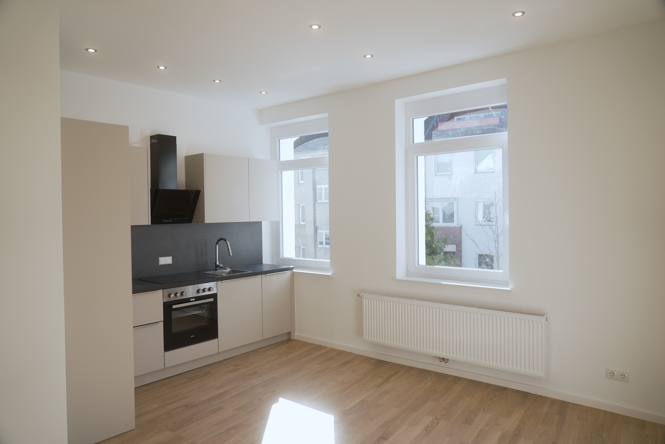 Neue Küche/Wohnen - **Verkauft** Vorder- und Hinterhaus mit 19 Wohneinheiten in Kleefeld