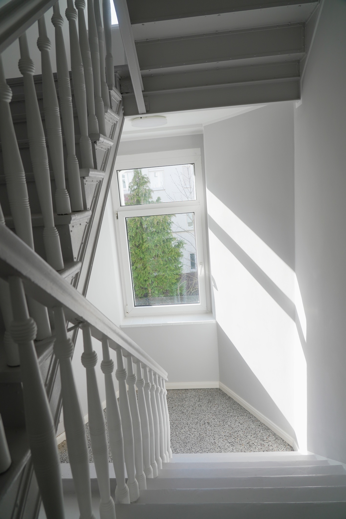 Treppenhaus Hinterhaus - **Verkauft** Vorder- und Hinterhaus mit 19 Wohneinheiten in Kleefeld