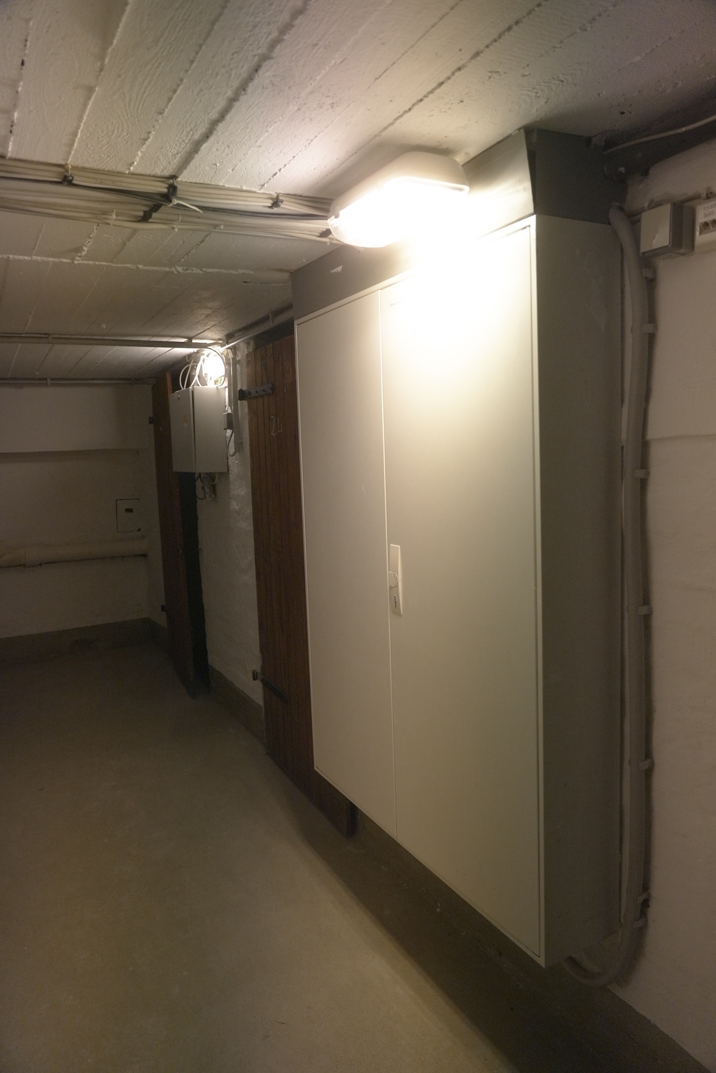 Elektrik zentralisiert Vorher-und Hinterhhaus - **Verkauft** Vorder- und Hinterhaus mit 19 Wohneinheiten in Kleefeld