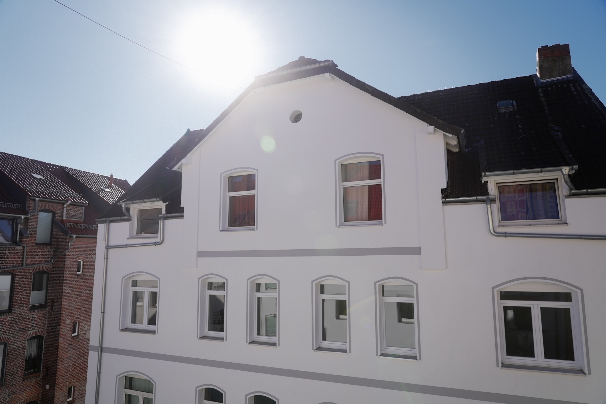 Hinterhaus Dach - **Verkauft** Vorder- und Hinterhaus mit 19 Wohneinheiten in Kleefeld