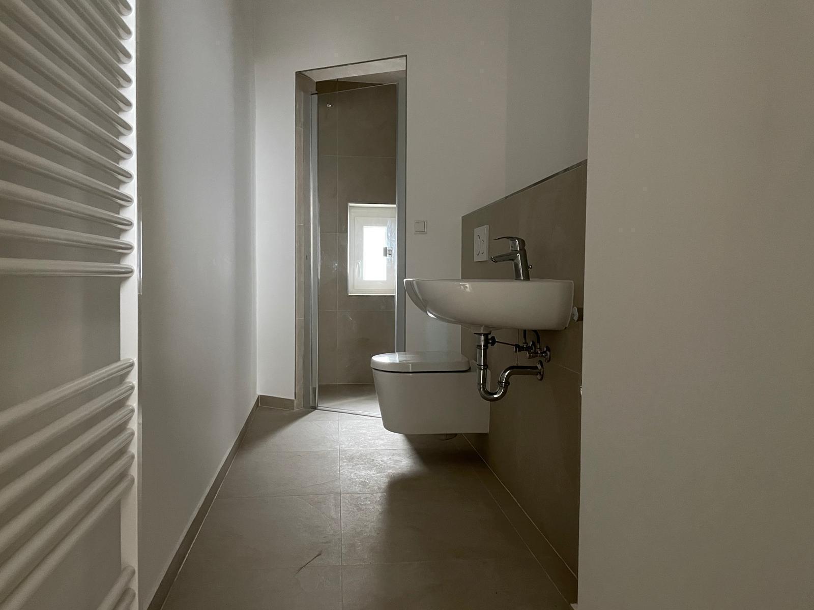 Badezimmer saniert - **Verkauft** Vorder- und Hinterhaus mit 19 Wohneinheiten in Kleefeld