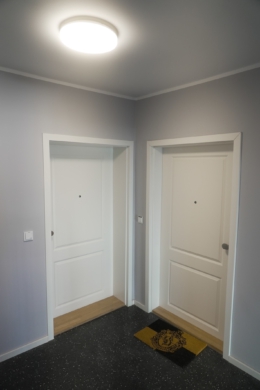 Vorderhaus Wohnungstüren - **Verkauft** Vorder- und Hinterhaus mit 19 Wohneinheiten in Kleefeld