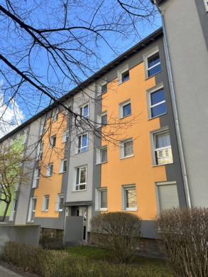 Ansicht Haus - Aktuell Vermietete 2-Zimmerwohnung mit Balkon in Toplage am Moltkeplatz –