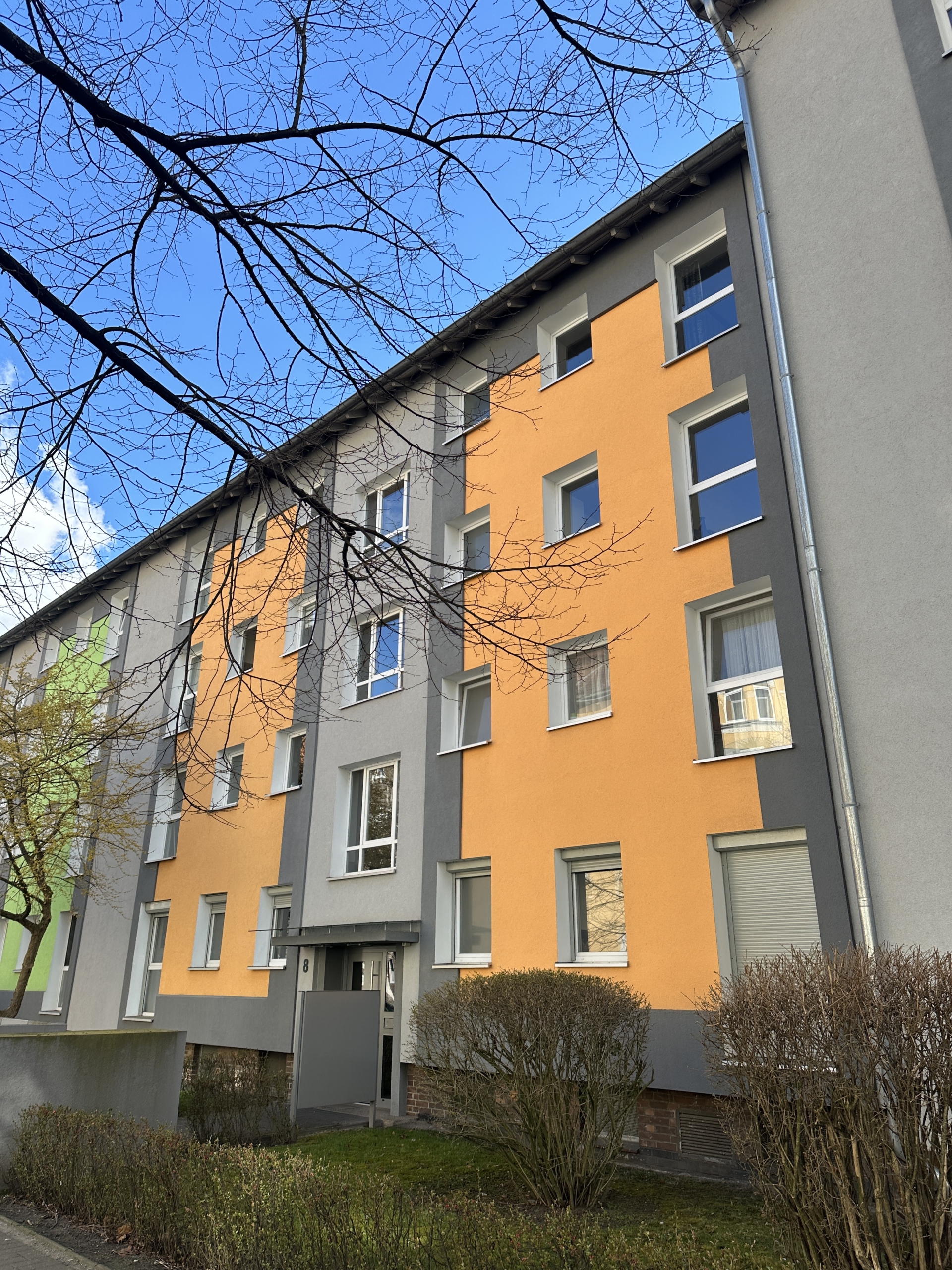 Ansicht Haus - Aktuell Vermietete 2-Zimmerwohnung mit Balkon in Toplage am Moltkeplatz –