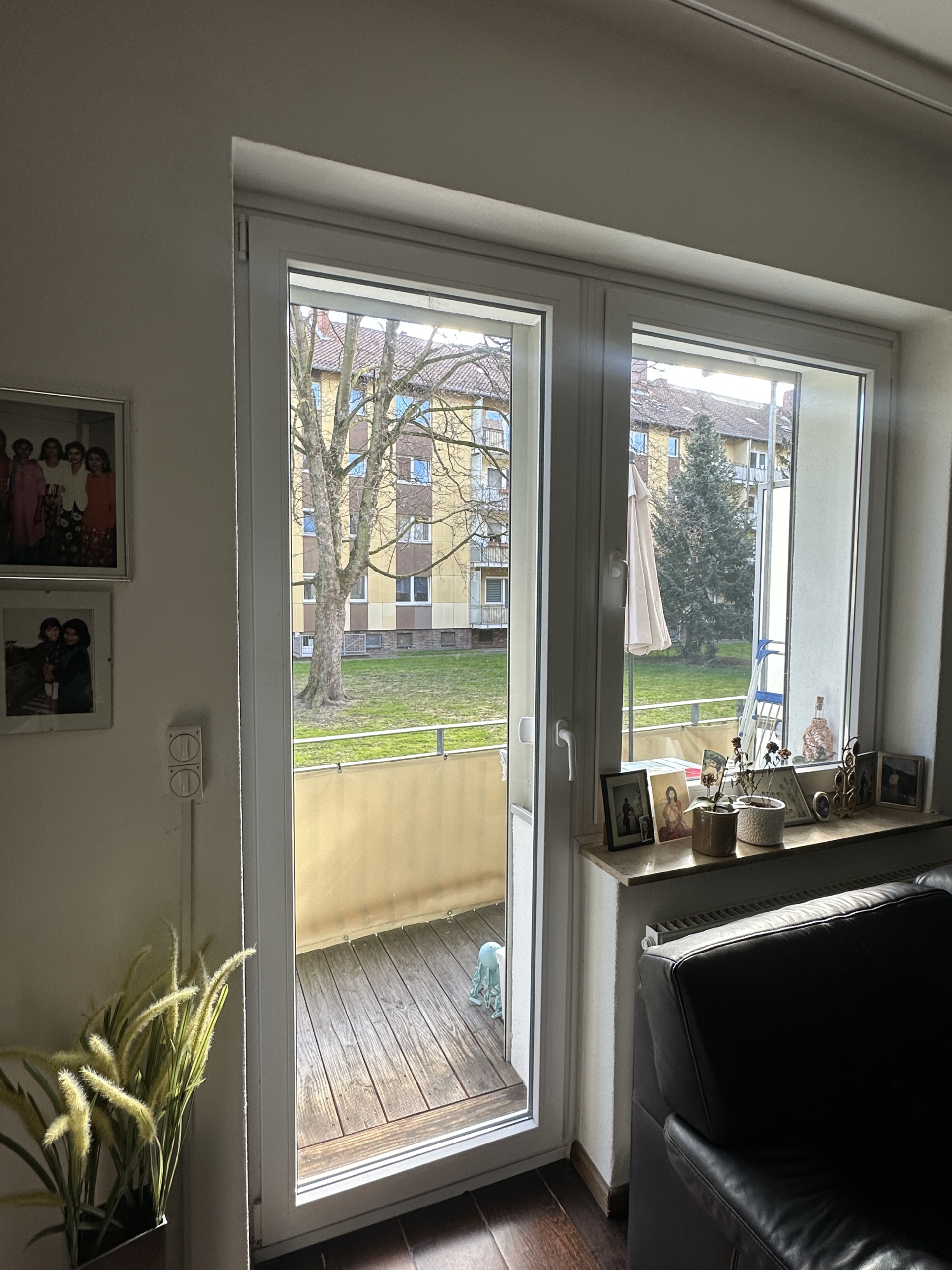 Blick zum Balkon - Aktuell Vermietete 2-Zimmerwohnung mit Balkon in Toplage am Moltkeplatz –