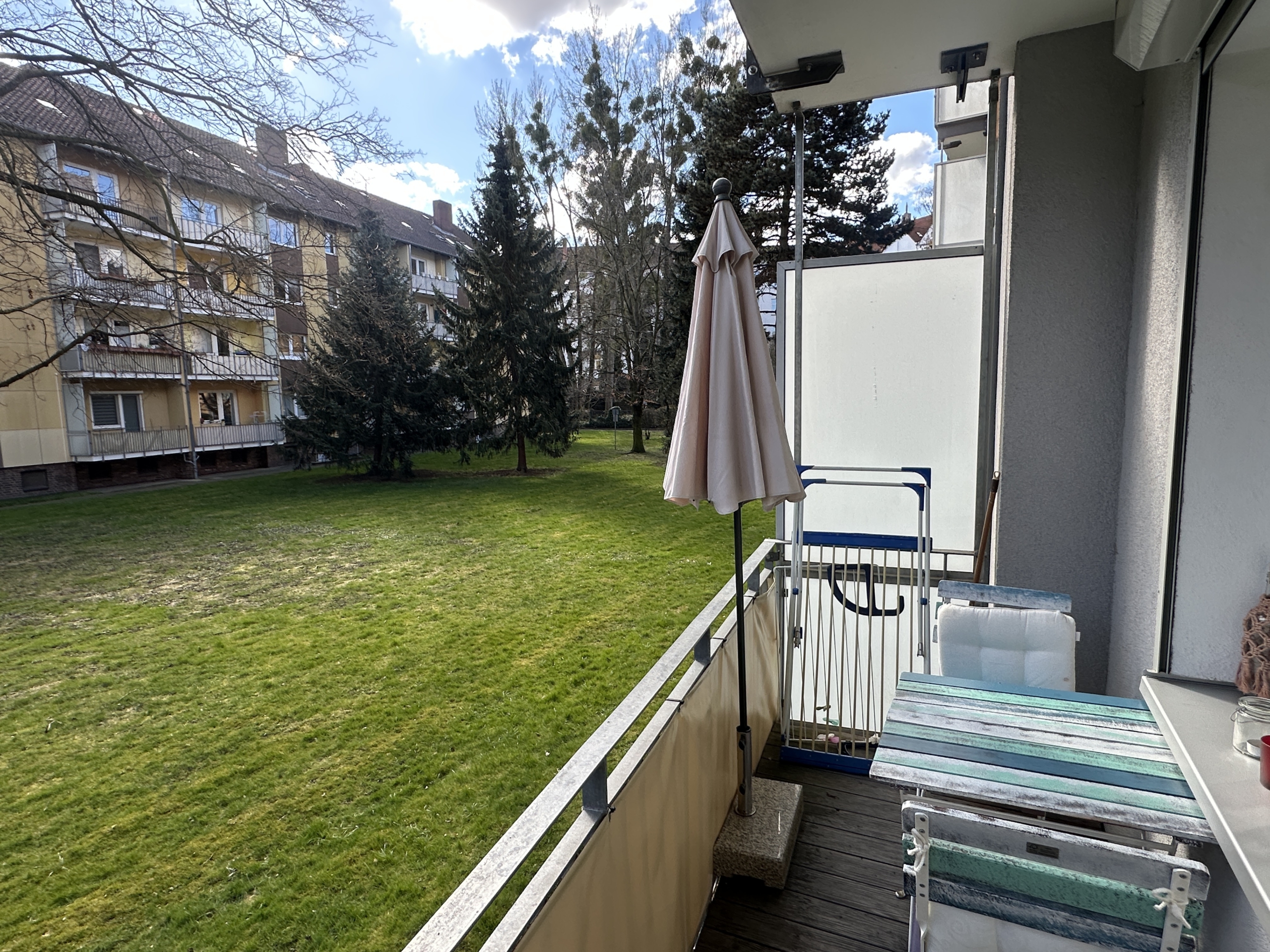 Aussicht Balkon - Aktuell Vermietete 2-Zimmerwohnung mit Balkon in Toplage am Moltkeplatz –